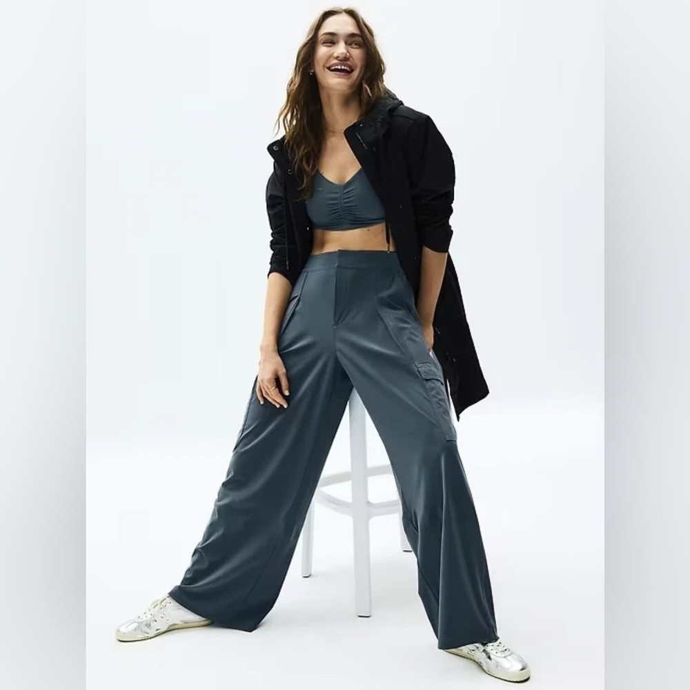Athleta Pinnacle High Rise Cargo Wide-Leg Pants Size 6
